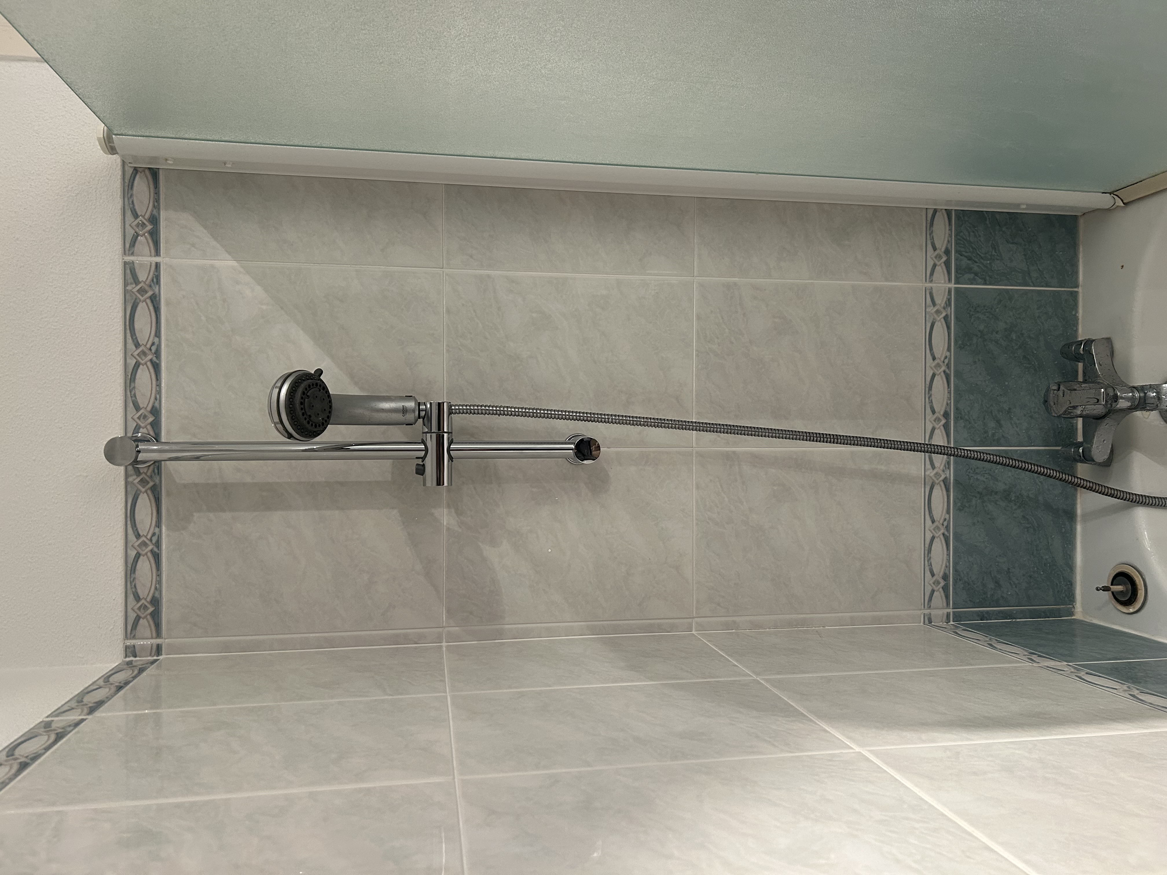Installation barre de douche - après